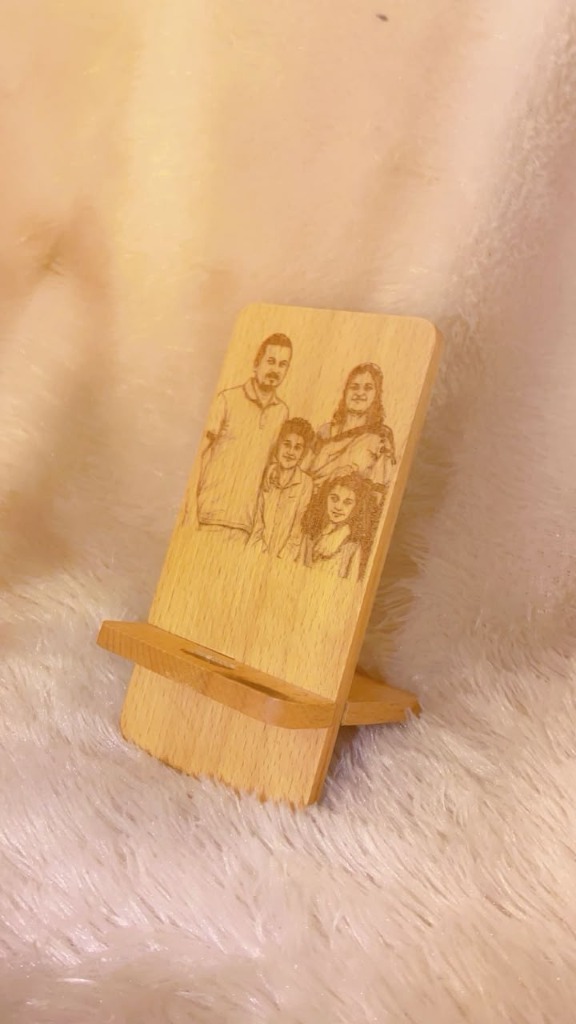 Family portrait stand